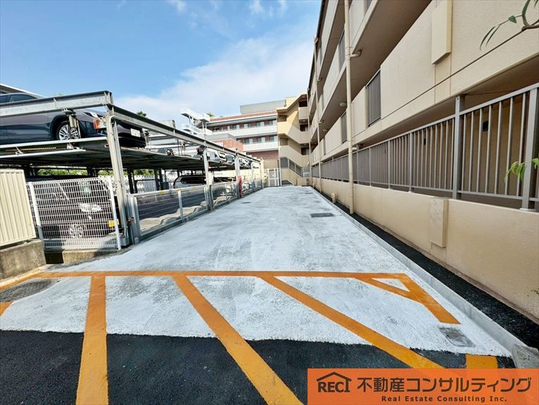 ルイシャトレ香櫨園の駐車場