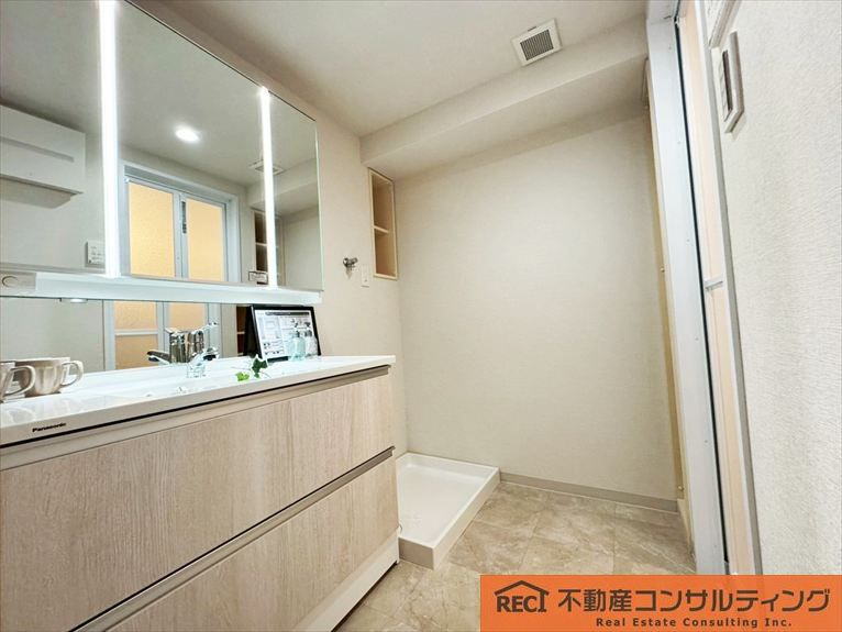 ルイシャトレ香櫨園の独立洗面台