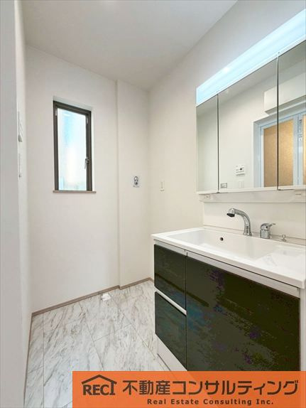 西宮市浜町　新築戸建　1号棟の独立洗面台