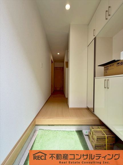 西宮市浜町　新築戸建　2号棟の玄関