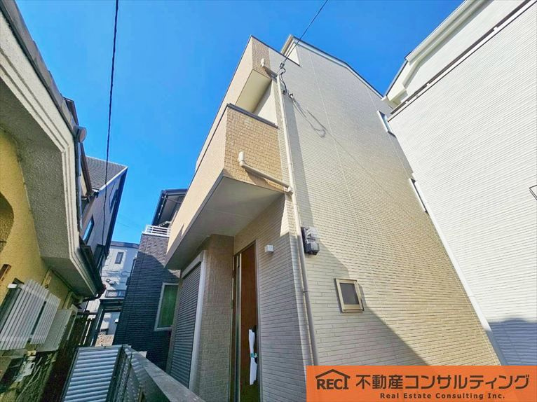 西宮市浜町　新築戸建　2号棟のエントランス