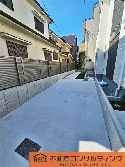 西宮市浜町　新築戸建　2号棟の駐車場