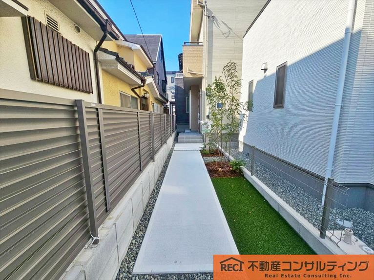 西宮市浜町　新築戸建　2号棟の駐車場