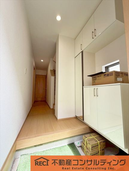 西宮市浜町　新築戸建　2号棟の玄関