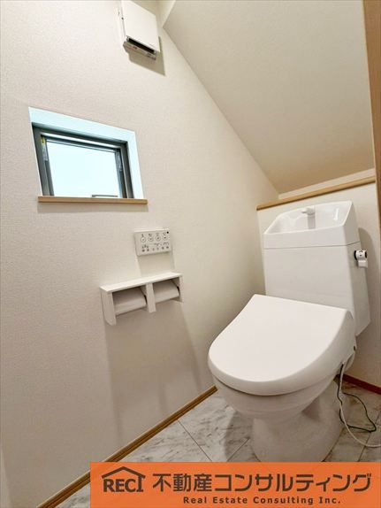 西宮市浜町　新築戸建　2号棟のトイレ