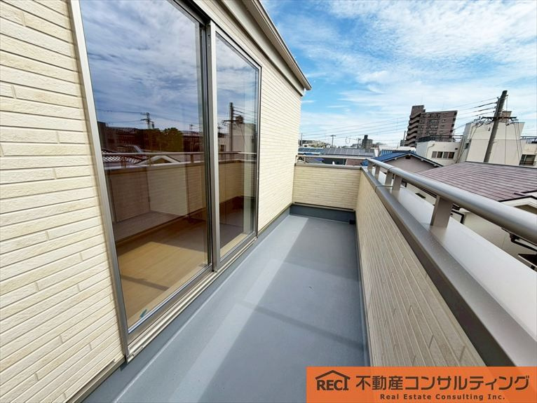 西宮市浜町　新築戸建　2号棟のバルコニー