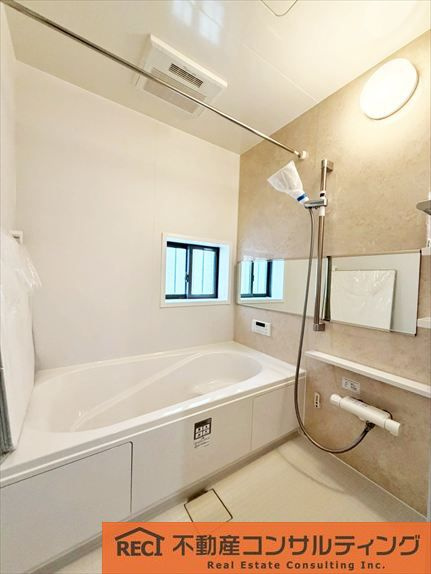 西宮市浜町　新築戸建　2号棟の浴室|全室収納付き！住宅設備も充実