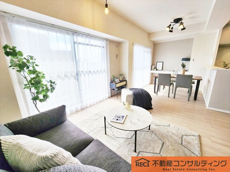 ローレルコート六甲篠原の居間・リビング|3沿線3駅が利用可能