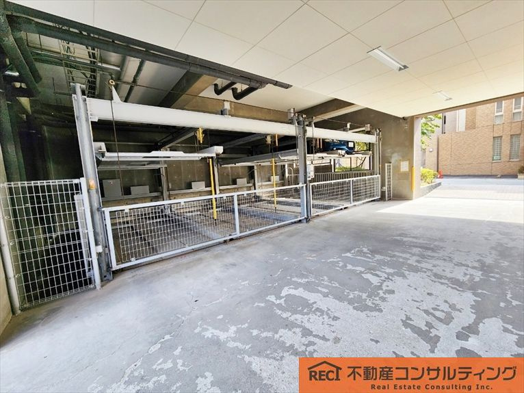 ローレルコート六甲篠原の駐車場