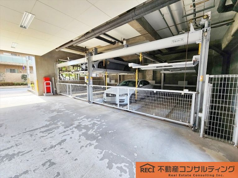 ローレルコート六甲篠原の駐車場