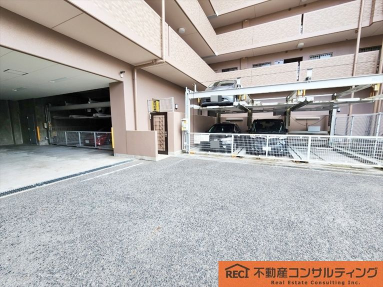 ローレルコート六甲篠原の駐車場
