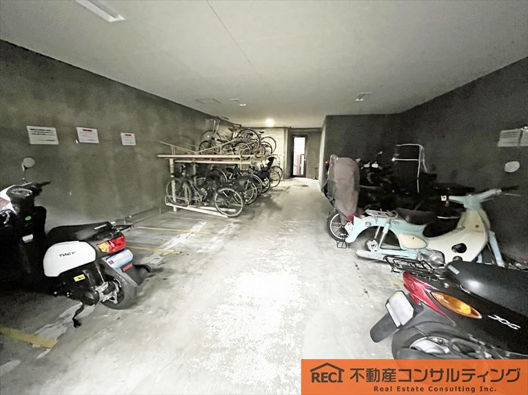 ローレルコート六甲篠原の駐車場