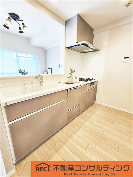 ローレルコート六甲篠原のキッチン|WIC付きで収納豊富