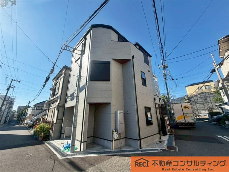 神戸市灘区大石北町　新築戸建の外観|南東角地！
