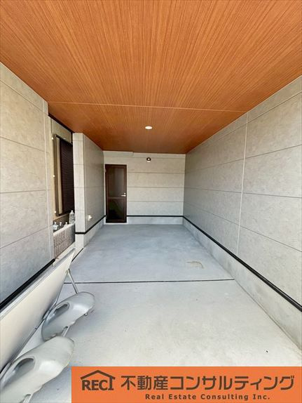 神戸市灘区大石北町　新築戸建の駐車場