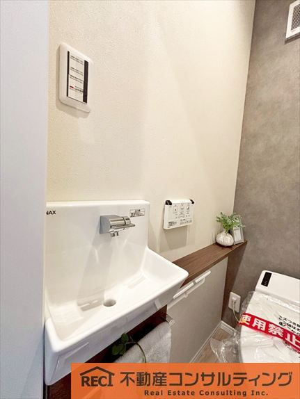 神戸市灘区大石北町　新築戸建のトイレ