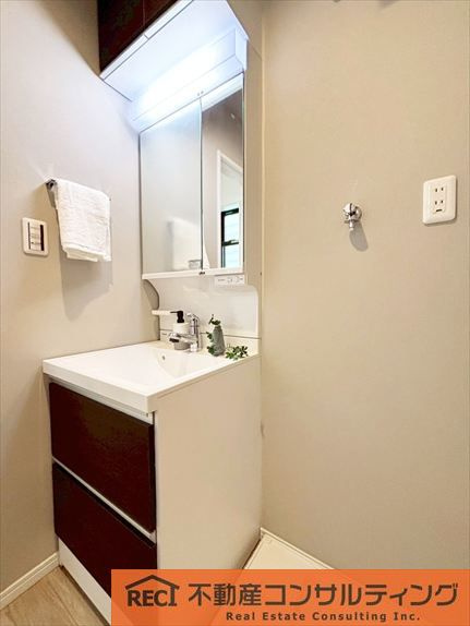 神戸市灘区大石北町　新築戸建の独立洗面台