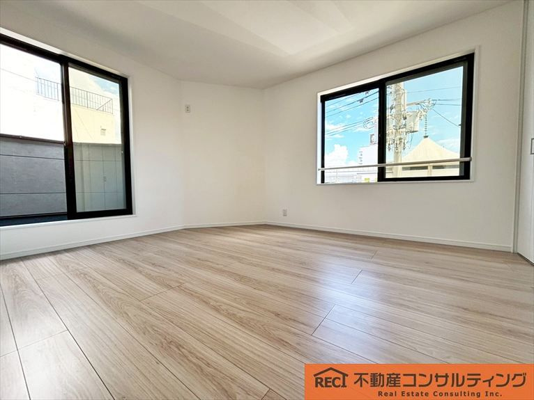 神戸市灘区大石北町　新築戸建の洋室