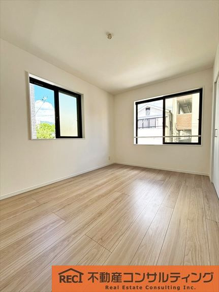 神戸市灘区大石北町　新築戸建の洋室