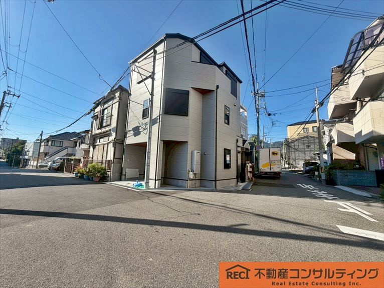 神戸市灘区大石北町　新築戸建の前面道路含む現地写真