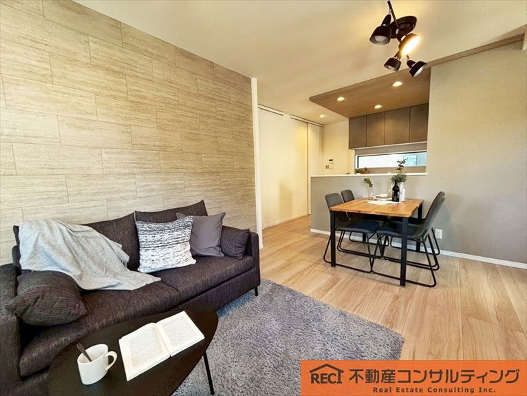 神戸市灘区大石北町　新築戸建の居間・リビング