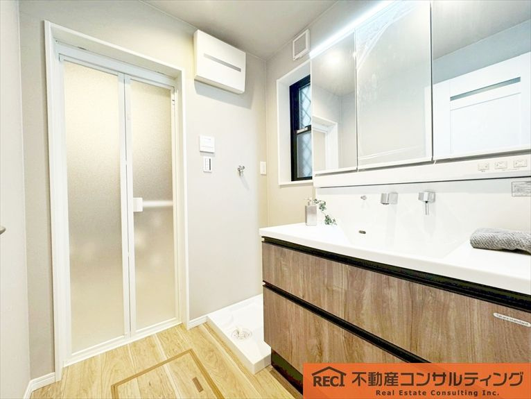 神戸市灘区灘南通1丁目　新築戸建の独立洗面台