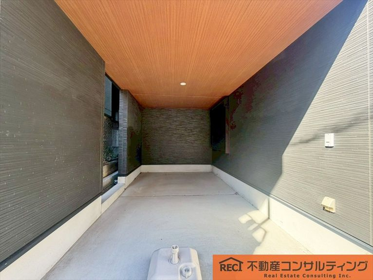 神戸市灘区灘南通1丁目　新築戸建の駐車場