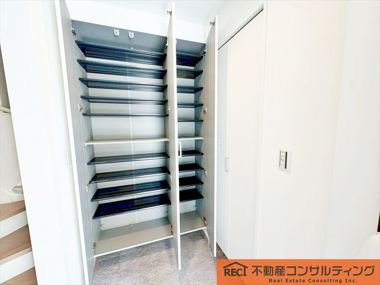 神戸市灘区灘南通1丁目　新築戸建の収納