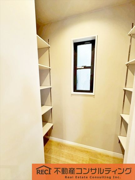 神戸市灘区灘南通1丁目　新築戸建の収納