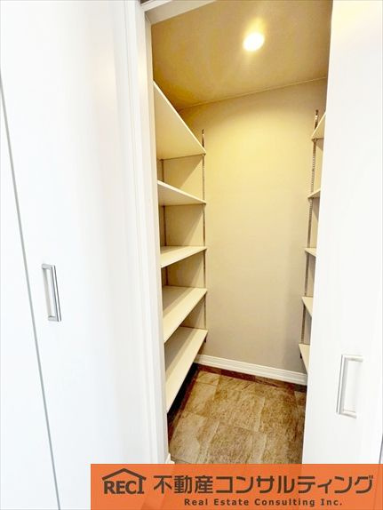 神戸市灘区灘南通1丁目　新築戸建の収納