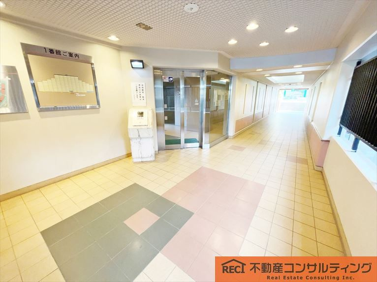 コート甲子園南4番館のエントランス