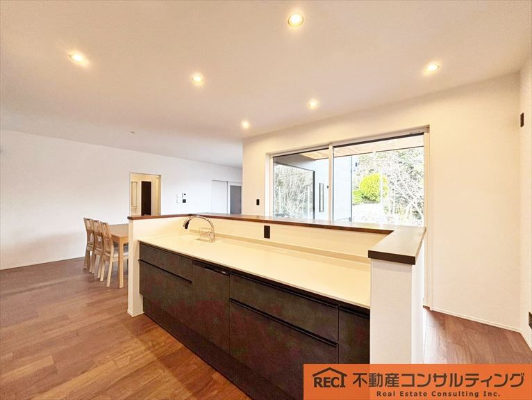 神戸市東灘区渦森台4丁目 新築戸建の居間・リビング