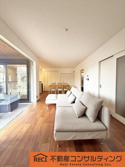 神戸市東灘区渦森台4丁目 新築戸建の居間・リビング|おしゃれなデザイナーズ戸建