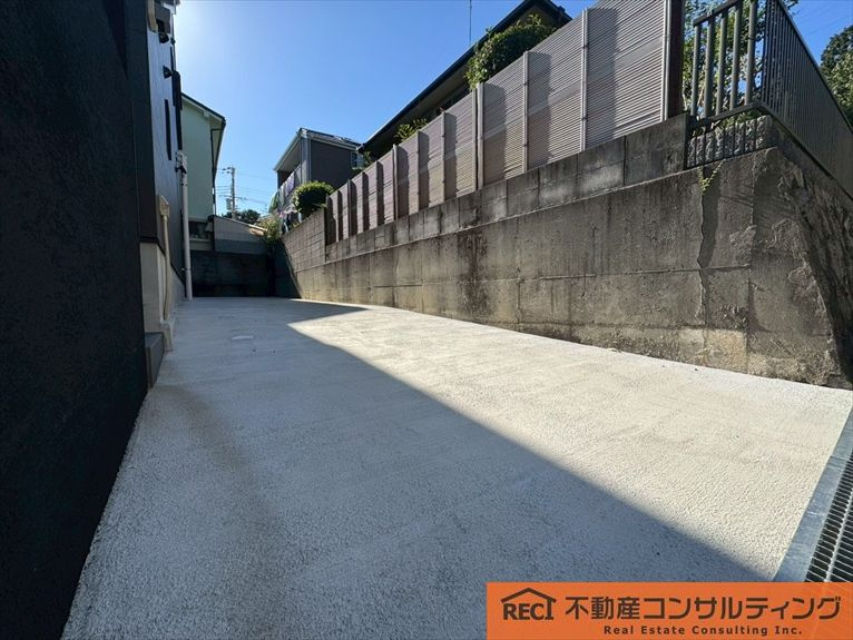 神戸市東灘区渦森台4丁目 新築戸建の駐車場