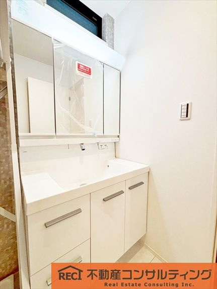 神戸市灘区五毛通２丁目　新築戸建の独立洗面台