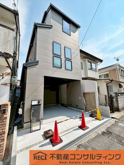 神戸市灘区五毛通２丁目　新築戸建の外観|LDKは広々18.7帖	