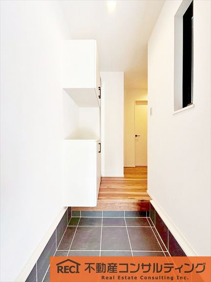 神戸市灘区五毛通２丁目　新築戸建の玄関