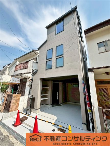 神戸市灘区五毛通２丁目　新築戸建の外観|LDKは広々18.7帖	