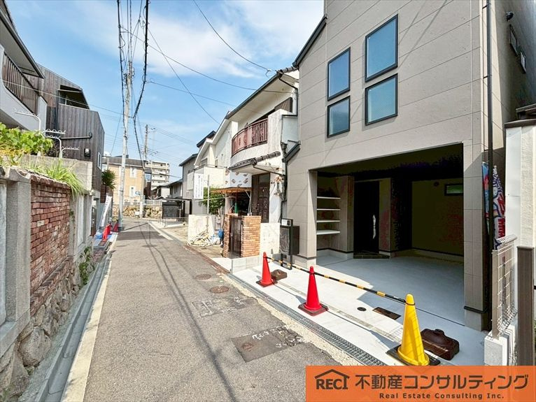 神戸市灘区五毛通２丁目　新築戸建の前面道路含む現地写真