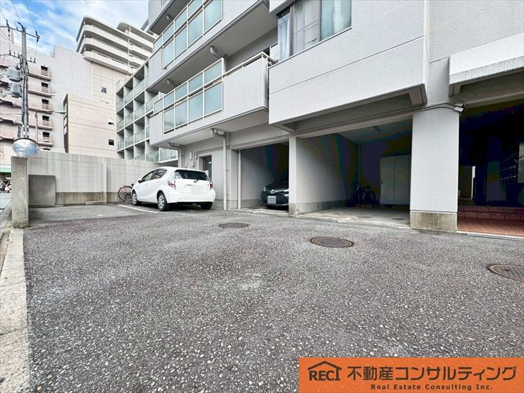 東灘パークハイムの駐車場