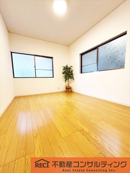 西宮市苦楽園四番町　中古戸建の寝室