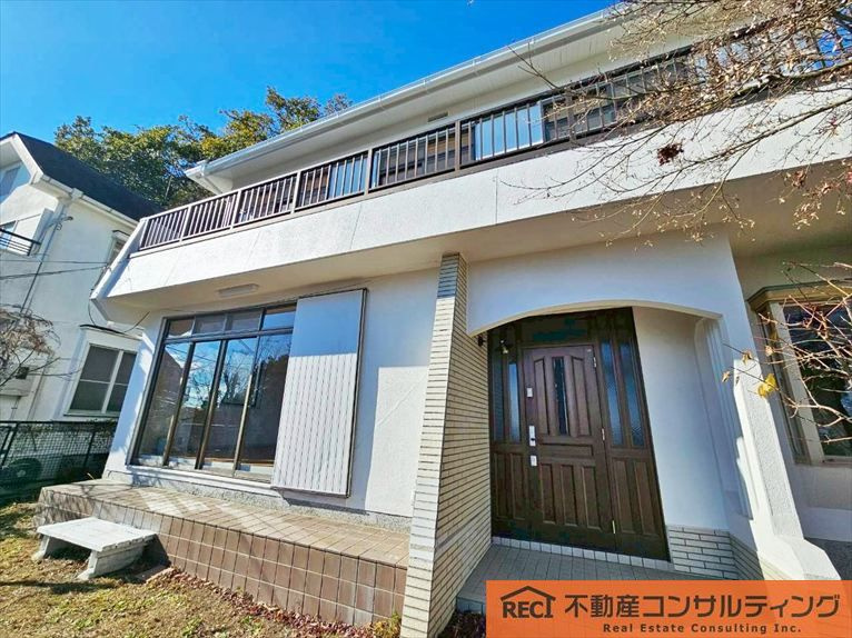 西宮市苦楽園四番町　中古戸建の駐車場