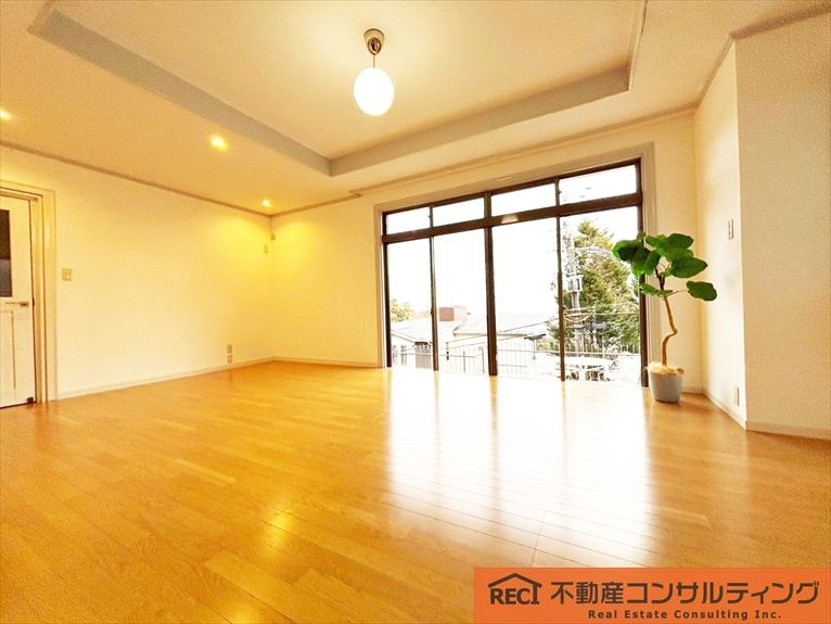 西宮市苦楽園四番町　中古戸建の洋室