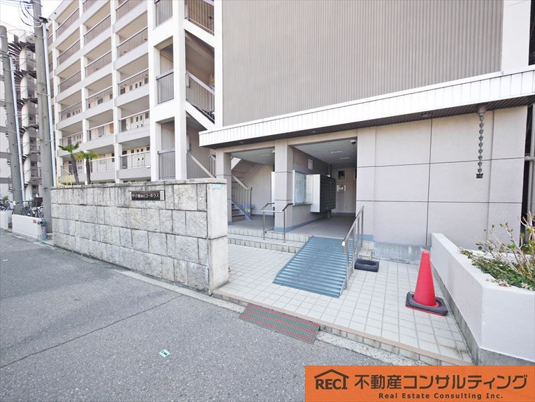 甲子園第6コーポラスのエントランス