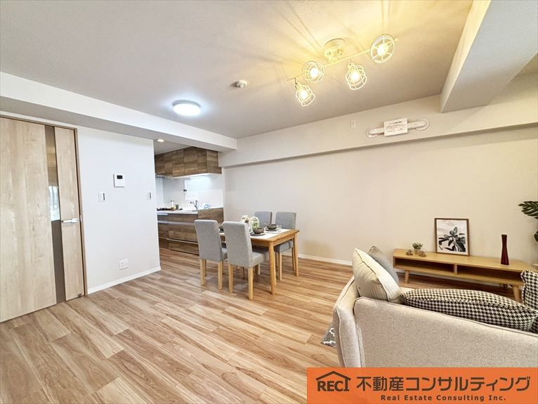 メガロコープ西宮(Ⅱ)1号棟の居間・リビング|陽当たり・眺望良好！