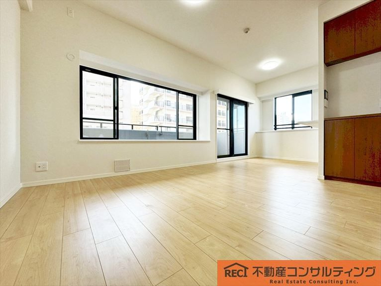 エステムコート西宮今津の居間・リビング