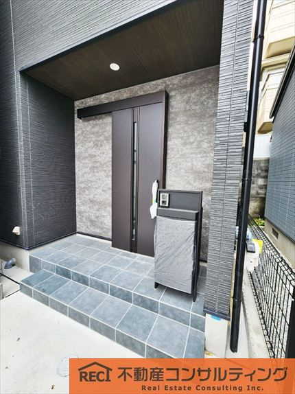 神戸市灘区篠原南町４丁目　新築戸建　A号地の玄関