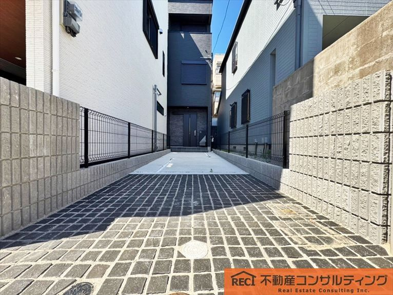 神戸市灘区篠原南町４丁目　新築戸建　A号地の駐車場