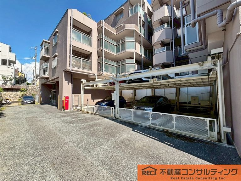 サンクタス夙川西の駐車場