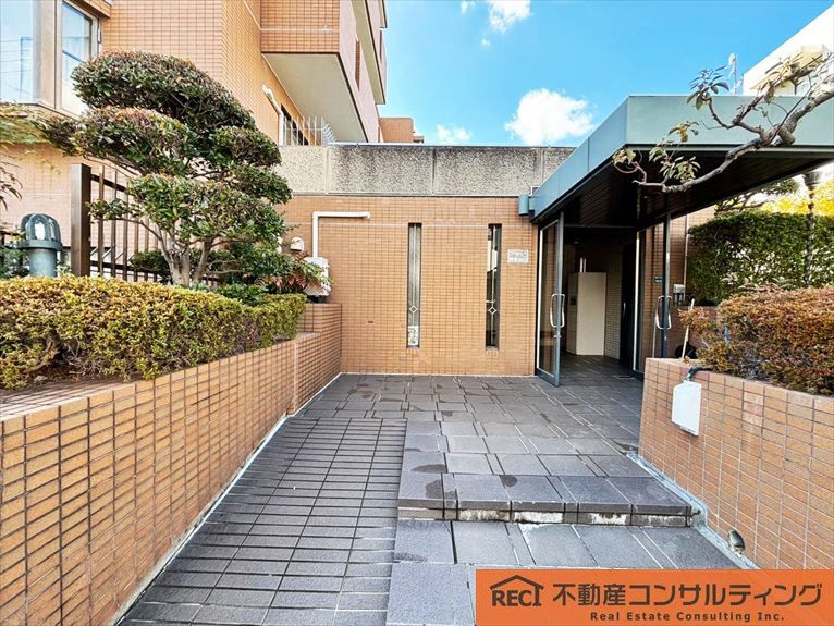 ファミーユ御影西平野のエントランス